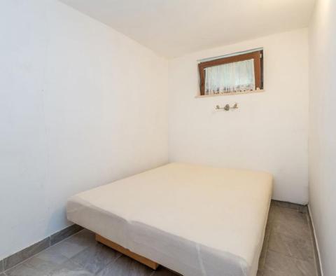 Dům se 3 apartmány v Risika, oblast Vrbnik, ostrov Krk - pic 6