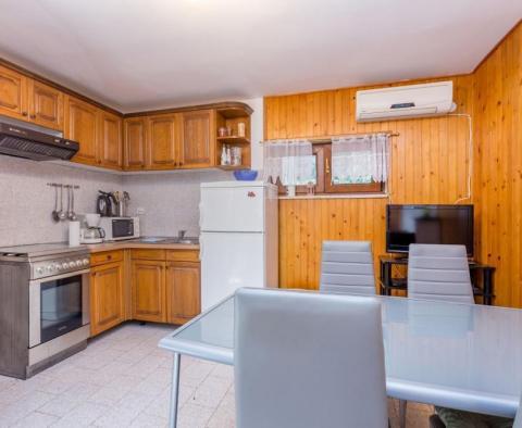 Dům se 3 apartmány v Risika, oblast Vrbnik, ostrov Krk - pic 12
