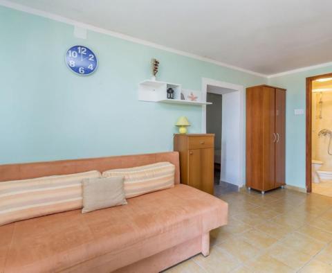 Dům se 3 apartmány v Risika, oblast Vrbnik, ostrov Krk - pic 15