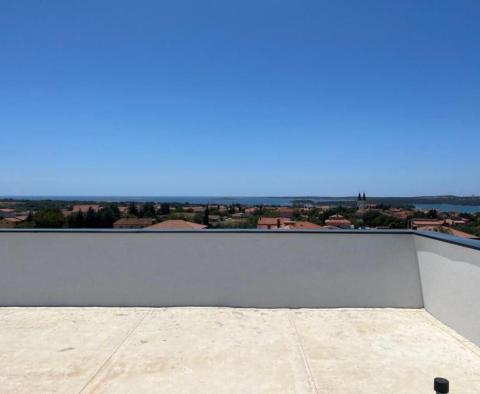 Újonnan épült villa Medulinban, panorámás kilátással a tengerre - pic 3