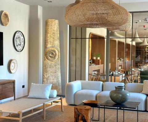 Nové luxusní apartmány v 5***** resortu u pláže nedaleko Zadaru s 5% výnosem z pronájmu - pic 11