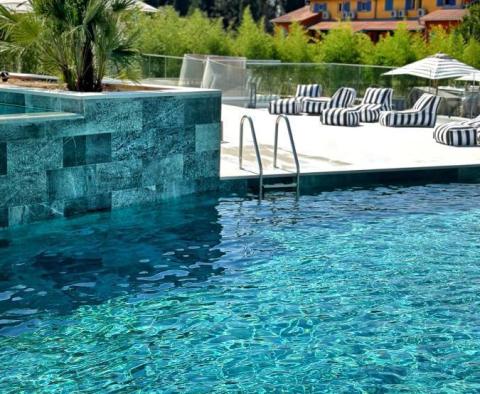 Nové luxusní apartmány v 5***** resortu u pláže nedaleko Zadaru s 5% výnosem z pronájmu - pic 7