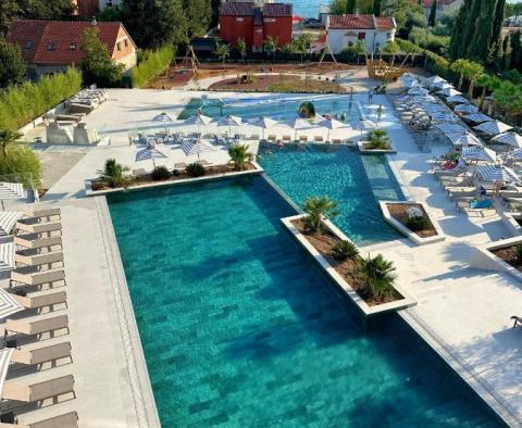 Nové luxusní apartmány v 5***** resortu u pláže nedaleko Zadaru s 5% výnosem z pronájmu - pic 5