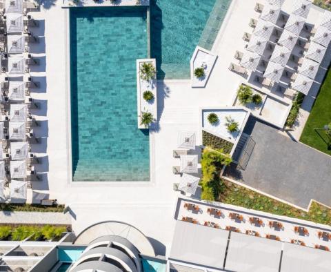 Nové luxusní apartmány v 5***** resortu u pláže nedaleko Zadaru s 5% výnosem z pronájmu - pic 3