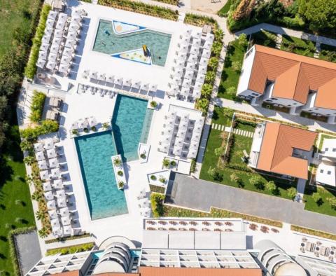 Nové luxusní apartmány v 5***** resortu u pláže nedaleko Zadaru s 5% výnosem z pronájmu - pic 28