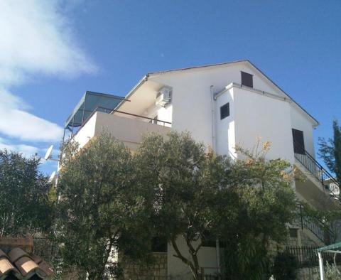 Semi-detached house with sea views in Seget Vranjica, with three apartments - pic 5