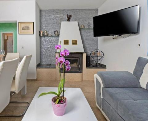 Samostatná vila s bazénem v oblasti Rabac-Labin, na 9400 m2. ze země - pic 13