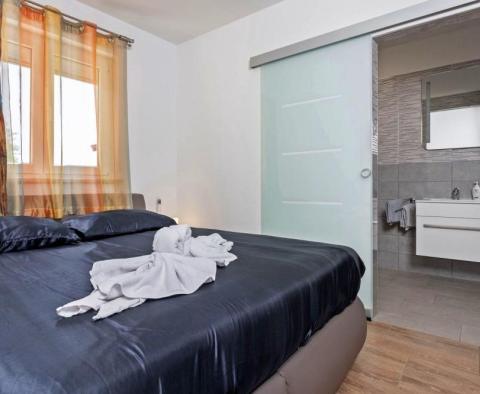 Samostatná vila s bazénem v oblasti Rabac-Labin, na 9400 m2. ze země - pic 18