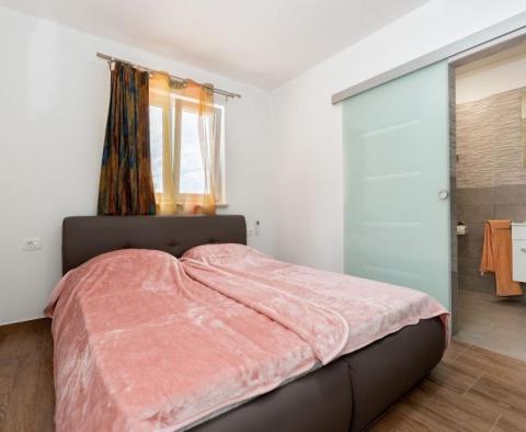 Samostatná vila s bazénem v oblasti Rabac-Labin, na 9400 m2. ze země - pic 22