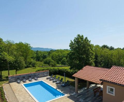 Samostatná vila s bazénem v oblasti Rabac-Labin, na 9400 m2. ze země - pic 5