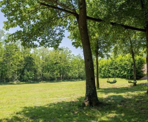 Samostatná vila s bazénem v oblasti Rabac-Labin, na 9400 m2. ze země - pic 32