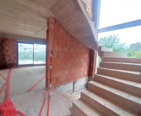 Villa moderne près de la plage entourée de verdure dans la région de Medulin-Vinkuran - pic 11
