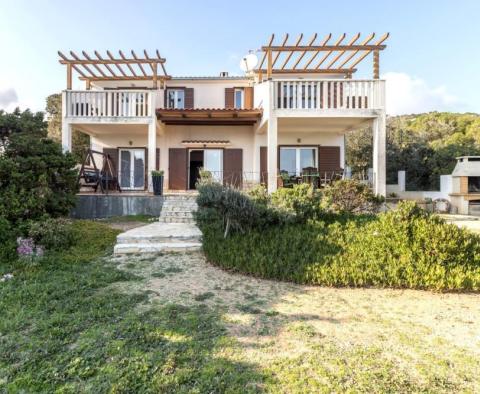 Seafront villa in a superb location on romantic Vis island - pic 9