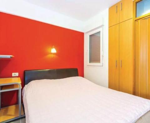 Dwa apartamenty z dużym tarasem i miejscami parkingowymi w Kostrena, Glavani - pic 9