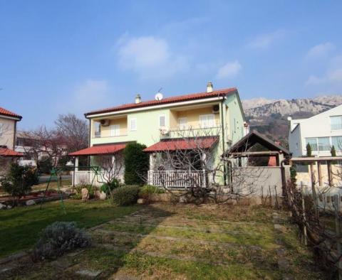 Haus zum Verkauf in Baška, Insel Krk, 500 Meter vom Meer entfernt - foto 5