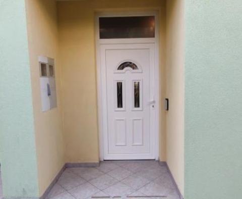 Haus zum Verkauf in Baška, Insel Krk, 500 Meter vom Meer entfernt - foto 10