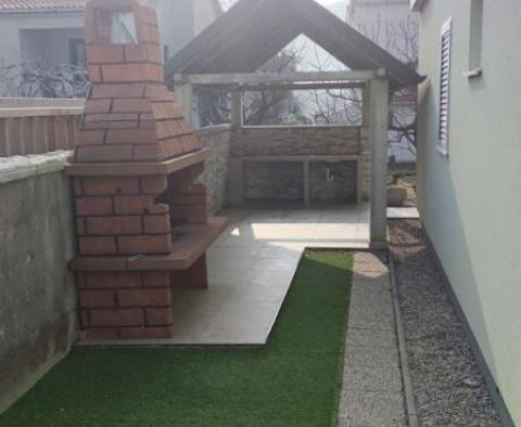 Haus zum Verkauf in Baška, Insel Krk, 500 Meter vom Meer entfernt - foto 15
