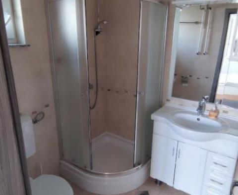Haus zum Verkauf in Baška, Insel Krk, 500 Meter vom Meer entfernt - foto 45