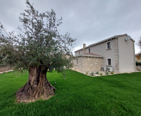 Új isztriai stílusú villa Barbanban eladó - pic 24