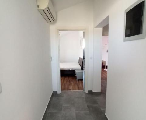 Möbliertes Einfamilienhaus mit Garage in ruhiger Lage, Busoler, Pula - foto 26