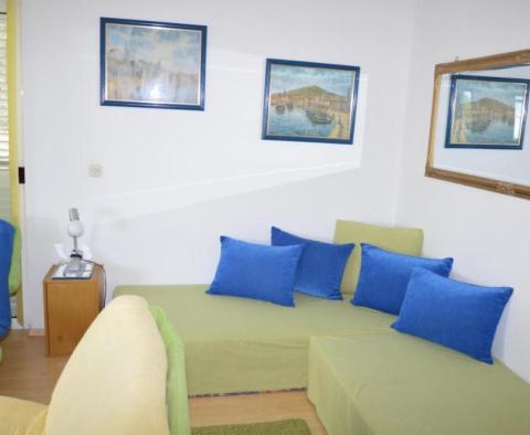 Na sprzedaż dom apartamentowy z basenem na Ciovo niedaleko Trogiru, 20 metrów od plaży - pic 24