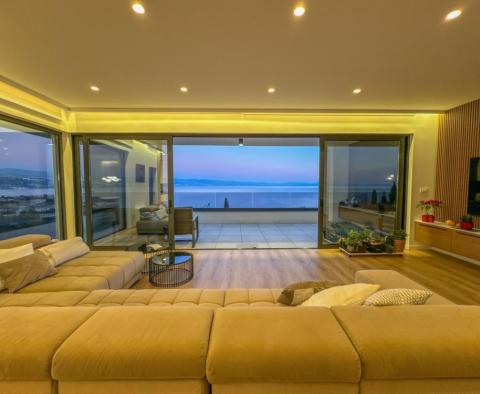 Exkluzivní penthouse s výjimečným výhledem na moře, bazénem a garáží v Opatiji - pic 2