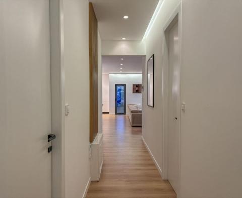 Exkluzivní penthouse s výjimečným výhledem na moře, bazénem a garáží v Opatiji - pic 10