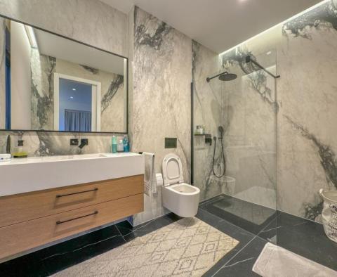 Exkluzivní penthouse s výjimečným výhledem na moře, bazénem a garáží v Opatiji - pic 11