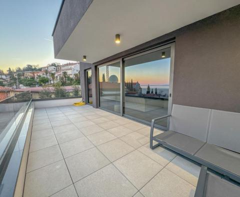 Exkluzivní penthouse s výjimečným výhledem na moře, bazénem a garáží v Opatiji - pic 12