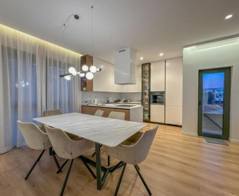 Exkluzivní penthouse s výjimečným výhledem na moře, bazénem a garáží v Opatiji - pic 13