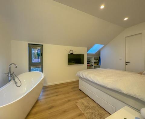 Exkluzivní penthouse s výjimečným výhledem na moře, bazénem a garáží v Opatiji - pic 14