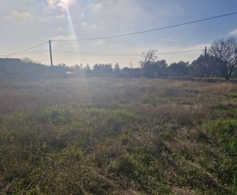 Städtisches Grundstück zum Verkauf am Stadtrand von Rovinj, 3 km vom Meer entfernt - foto 10