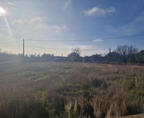 Zurbanizowana działka w Rovinj, 3 km od morza - pic 4