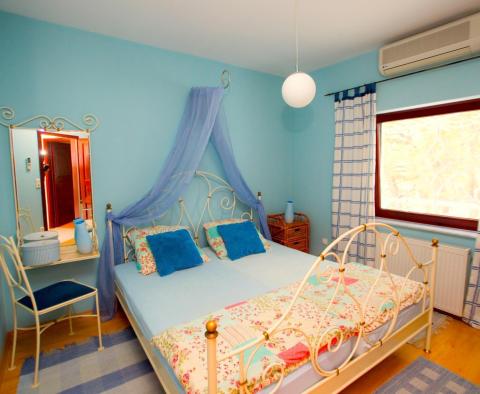 Gyönyörű, 3 apartmanból álló ház az Omis riviérán, lenyűgöző kilátással a tengerre - az ár csökkent! - pic 23