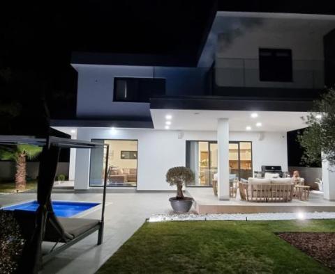 Exclusive villa in an excellent location in Svetvincenat - pic 7