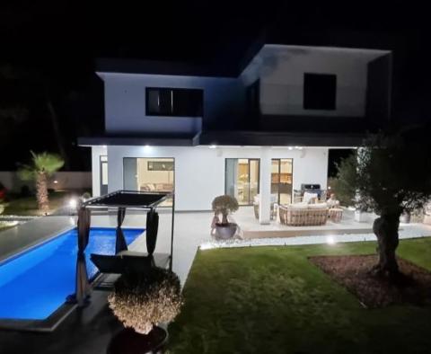 Exclusive villa in an excellent location in Svetvincenat - pic 9