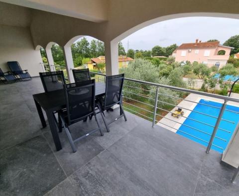 Maison de 5 appartements avec beaucoup de potentiel, dans un endroit calme et magnifique dans la région de Porec - pic 8