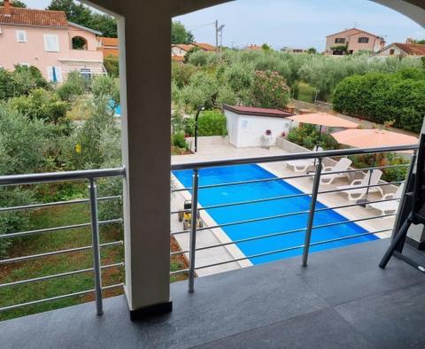 Maison de 5 appartements avec beaucoup de potentiel, dans un endroit calme et magnifique dans la région de Porec - pic 37