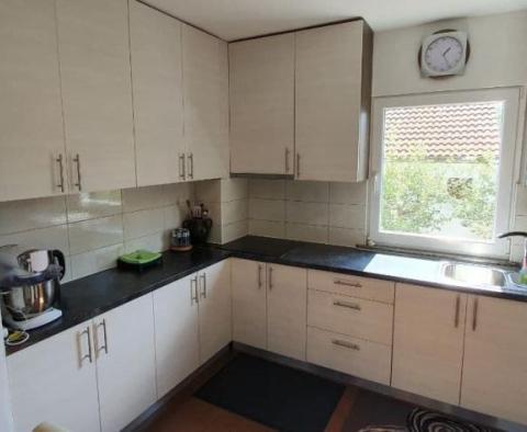 Maison de 5 appartements avec beaucoup de potentiel, dans un endroit calme et magnifique dans la région de Porec - pic 46