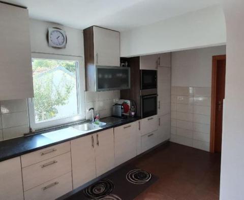 Maison de 5 appartements avec beaucoup de potentiel, dans un endroit calme et magnifique dans la région de Porec - pic 47