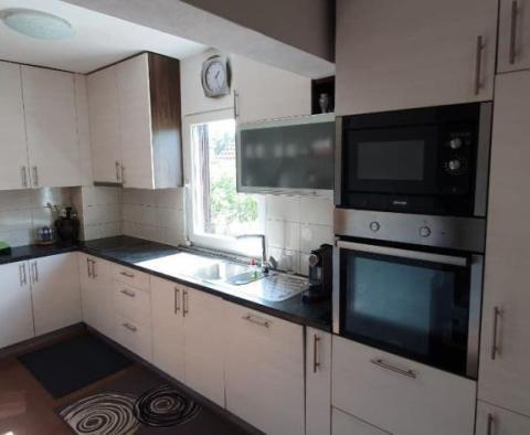 Maison de 5 appartements avec beaucoup de potentiel, dans un endroit calme et magnifique dans la région de Porec - pic 48