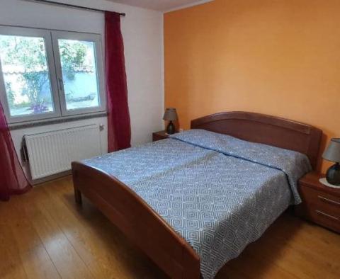 Maison de 5 appartements avec beaucoup de potentiel, dans un endroit calme et magnifique dans la région de Porec - pic 50
