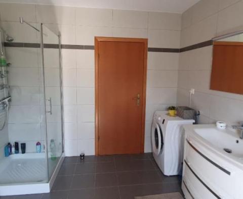 Maison de 5 appartements avec beaucoup de potentiel, dans un endroit calme et magnifique dans la région de Porec - pic 57