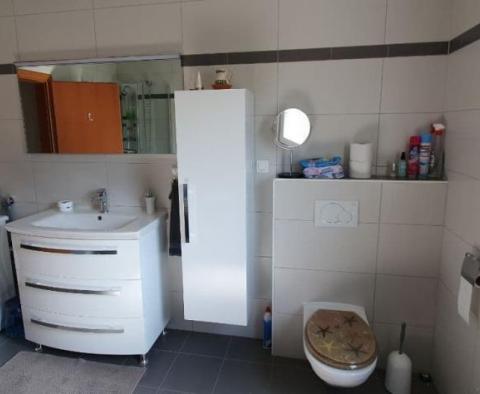 Maison de 5 appartements avec beaucoup de potentiel, dans un endroit calme et magnifique dans la région de Porec - pic 58