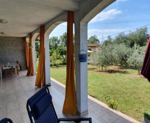Maison de 5 appartements avec beaucoup de potentiel, dans un endroit calme et magnifique dans la région de Porec - pic 61