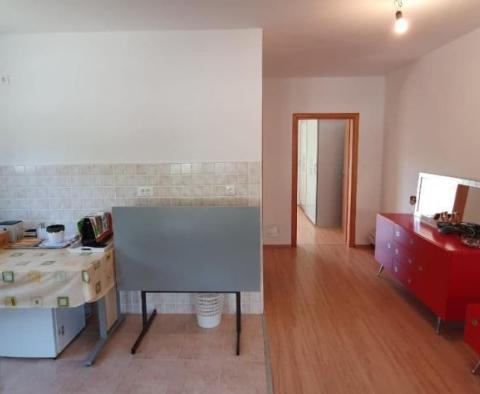 Maison de 5 appartements avec beaucoup de potentiel, dans un endroit calme et magnifique dans la région de Porec - pic 63