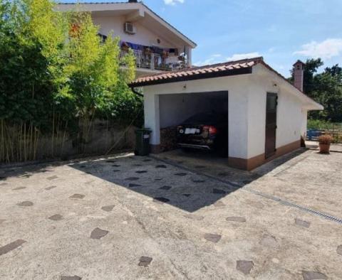 Maison de 5 appartements avec beaucoup de potentiel, dans un endroit calme et magnifique dans la région de Porec - pic 73