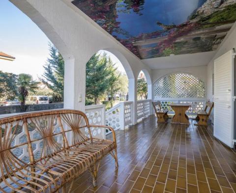Maison jumelée près du centre de la populaire Malinska, à 400 mètres de la mer - pic 3