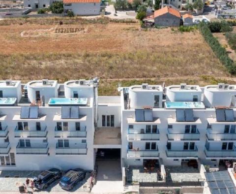Villa mitoyenne de luxe à vendre dans la région de Zadar, à 100 mètres de la mer seulement - pic 3