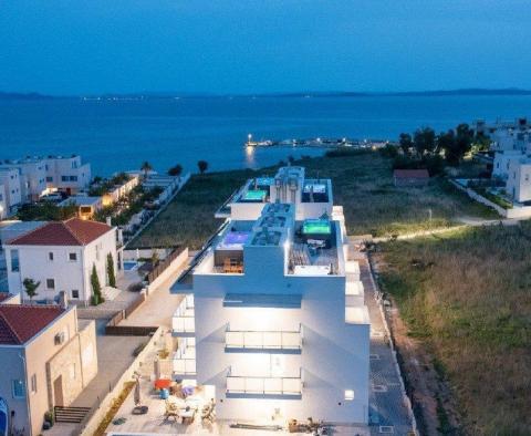 Villa mitoyenne de luxe à vendre dans la région de Zadar, à 100 mètres de la mer seulement - pic 7